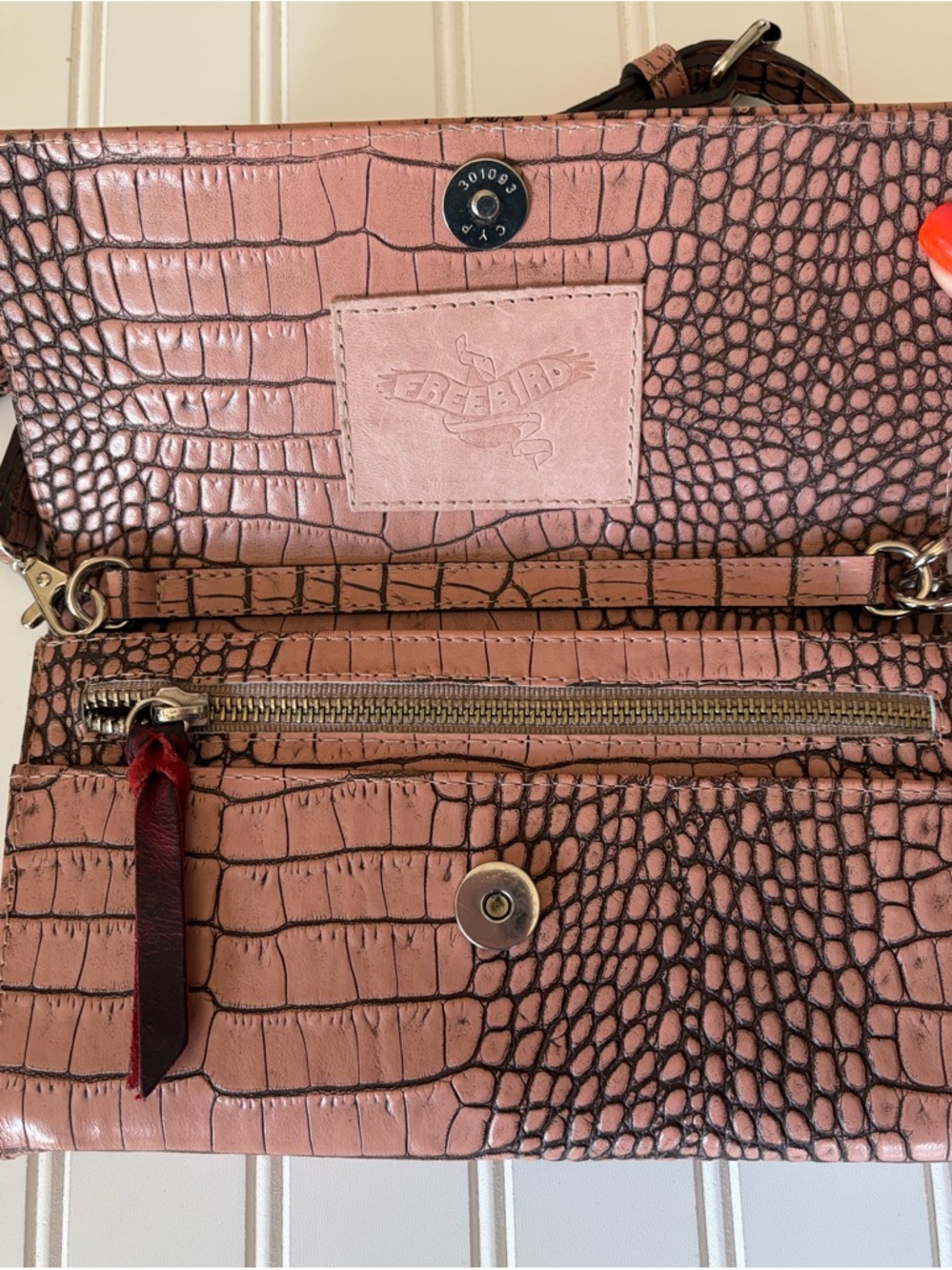 🔥🩷Freebird by Steven LOLA Pink Croc-Embossed Convertible Crossbody - Picture 3 of 4